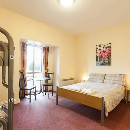 Rowan Tree Hostel *