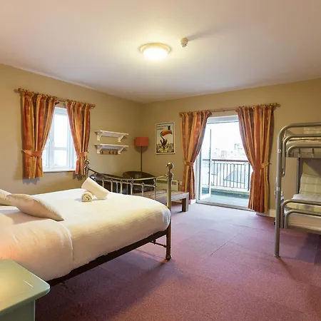 Rowan Tree Hostel *